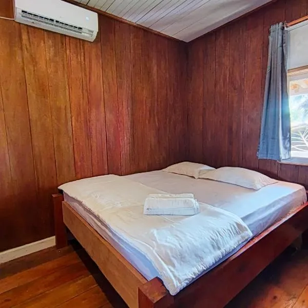 Likat Surf House, hotel in Tuapejat