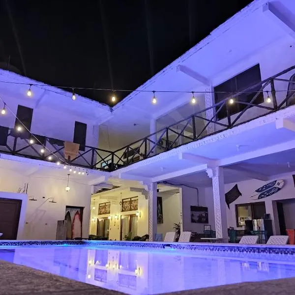 MAYAN SURF HOTEL，位于El Paredón Buena Vista的酒店