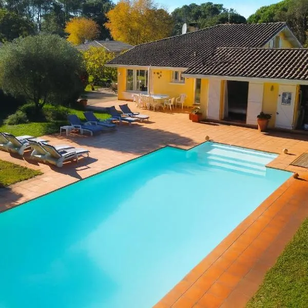 Villa Sweetlandes, 11 pers, piscine chauffée, grand jardin, proche plages et forêt Messanges, hotel en Messanges