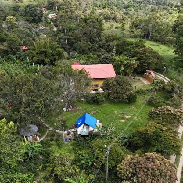 Café y sueños Cabaña Jacuzi externo, hotel v destinácii Silvania
