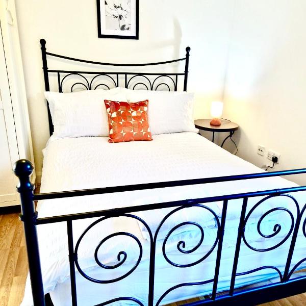 ParkCentral Birmingham City Centre - near Chinatown - private gated free parking, Birmingham