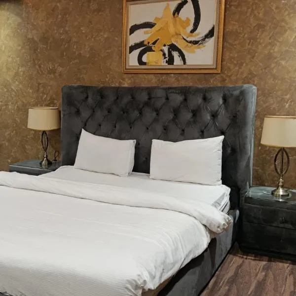 The Perfect Blend of Price and Comfort in GCM laxor Stay in Prime location – hotel w mieście Lahaur