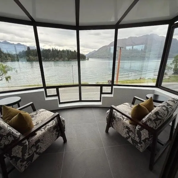 Queenstown House Lakeside，位于皇后镇的酒店