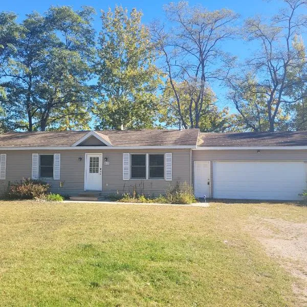 White Birch - Riverfront and Newly-Remodeled!, hotel in Elberta