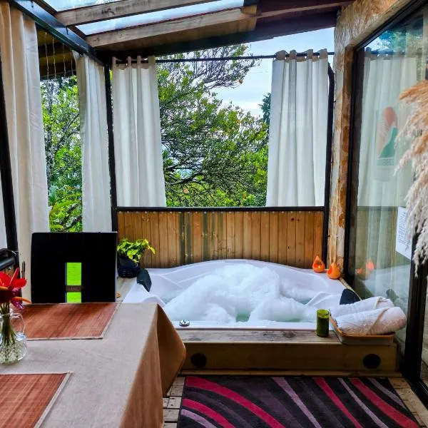 CABAÑAS MONTEVERDE - Guarne ANT, hotel in Guarne