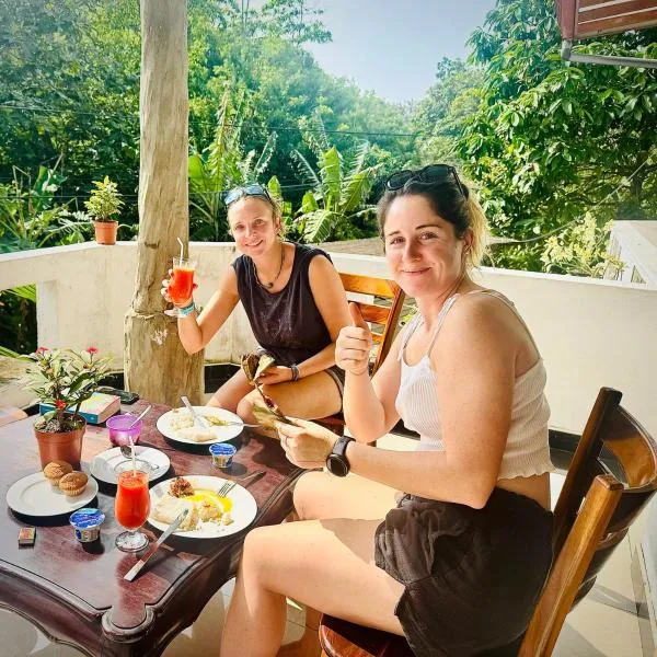 Coastal Cloud Surf - Walk To Ahangama Beach, hotel v destinaci Ahangama
