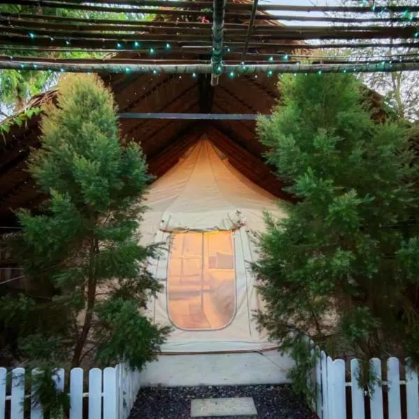 Bambus Restaurant, Bar & Glamping, hotel v destinaci Pláž Patong