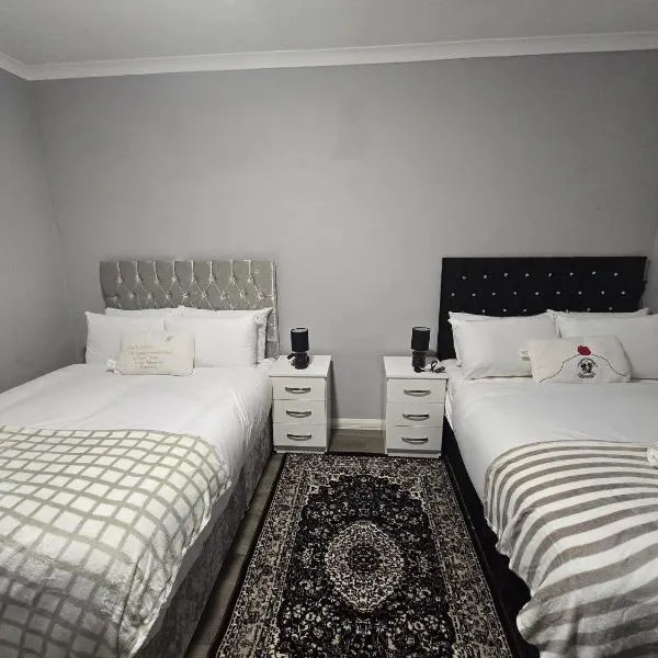 Heathrow roomzzzz BnB, hotel a Hayes