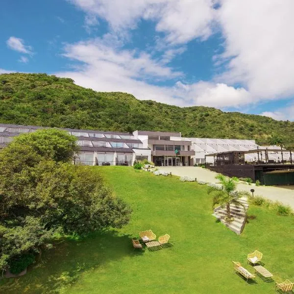 Pinares Panorama Suites, Spa & Convention Center, Hotel in Villa Carlos Paz