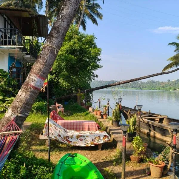 RivoGoa riverside Homestay, Hotel in Bardez