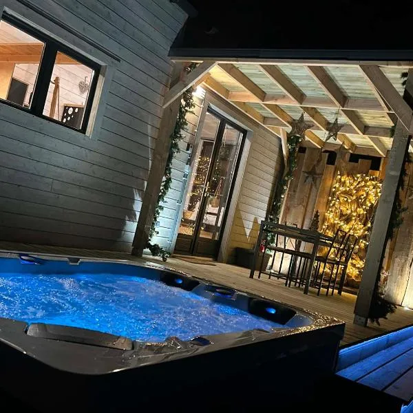 Tiny cocon en pleine nature jacuzzi, sauna privé, hotell i Tinlot