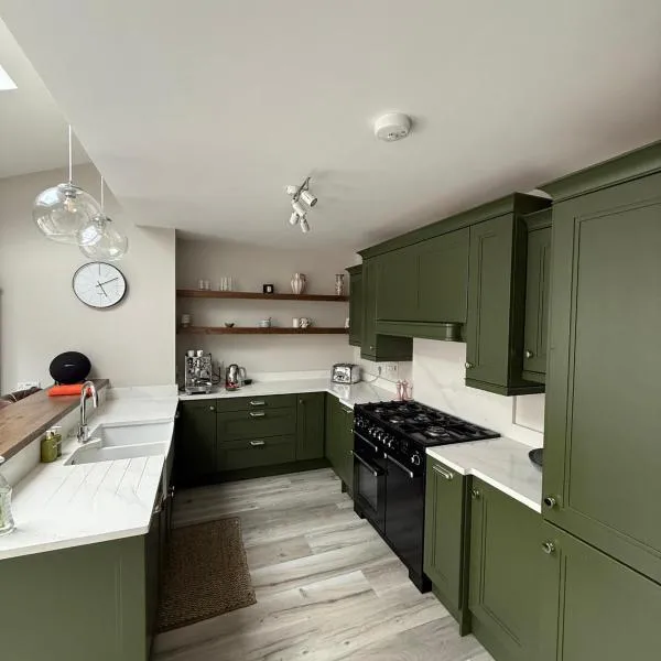 4 bedroom house sleeps 8 next to Aviva Stadium and Landsdown Stadium, готель у Дубліні