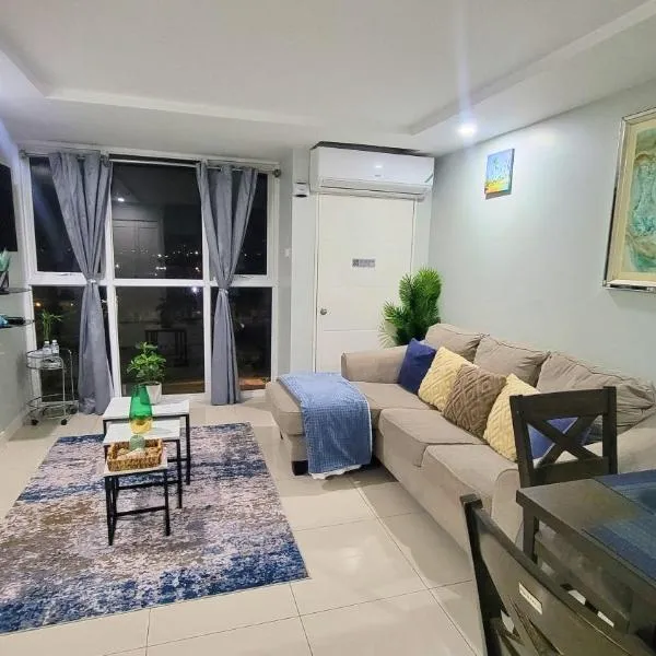 CASA PORS Beach Front Apartment with security, pool &jacuzzi BAYFRONT, hotel in Portmore