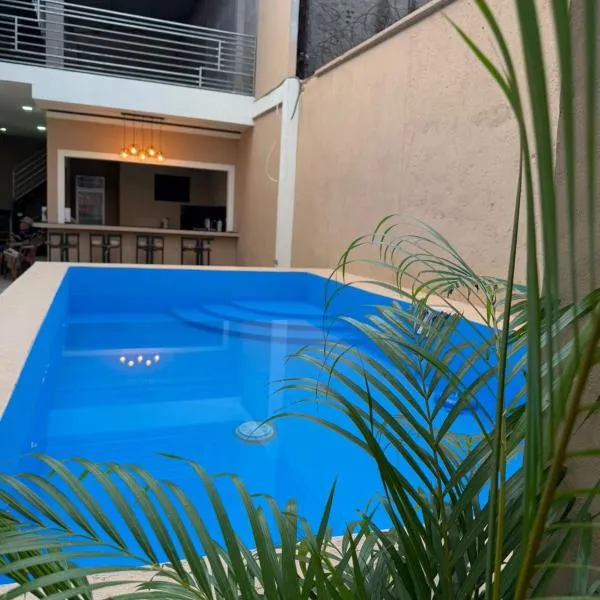 Milos Hostel, hotel a Santa Ana