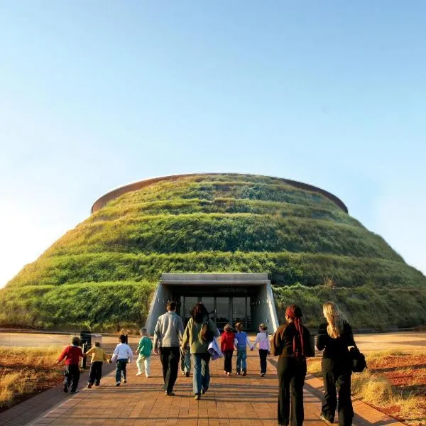 Maropeng Boutique Hotel: Magaliesburg şehrinde bir otel