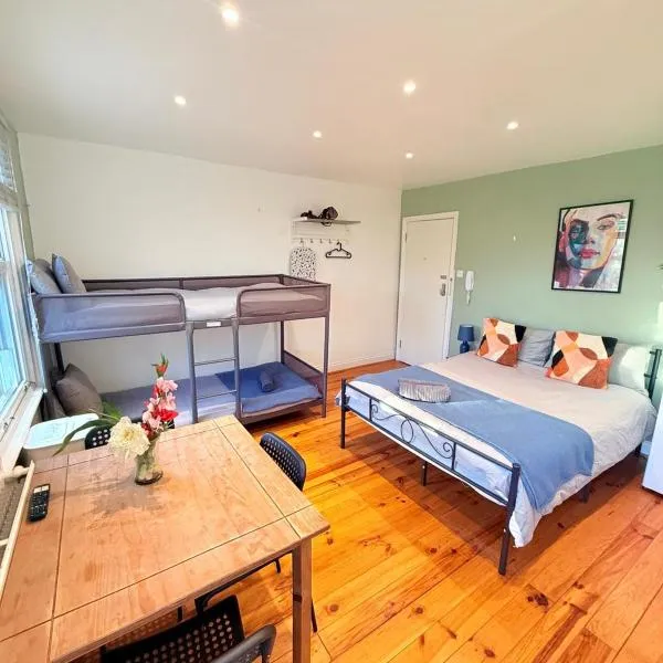 Notting Hill Guest Studio, hotel in Ealing