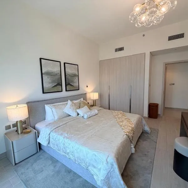 1BR Yas Golf Collection, short walk to Water Park، فندق في Yas Island