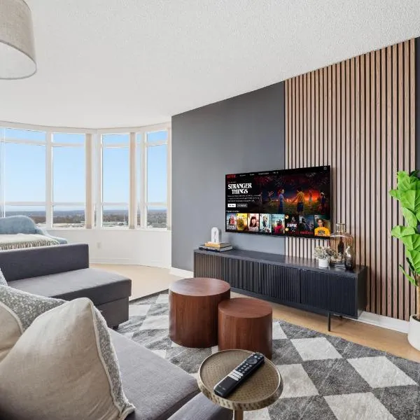 Stylish 2br High-Rise - Sleeps 7 - YYZ、ミシサガのホテル
