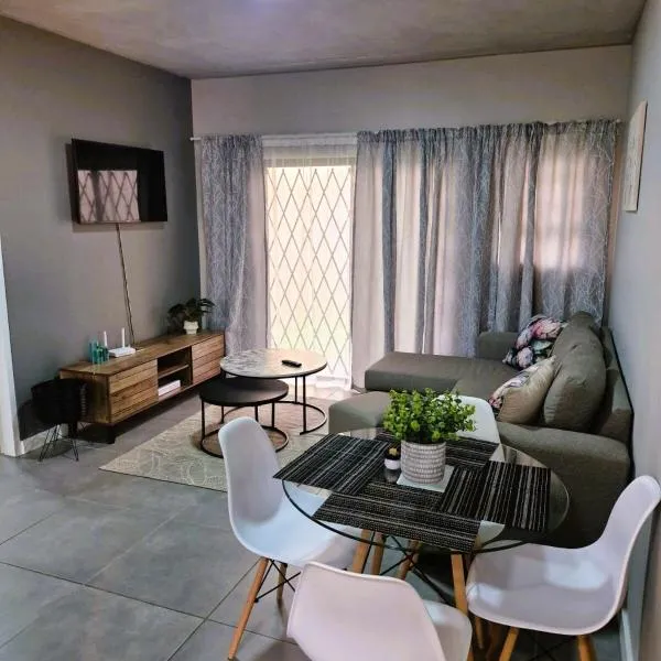 True Star at True North Modern 2 Bed Apartment, khách sạn ở Pretoria