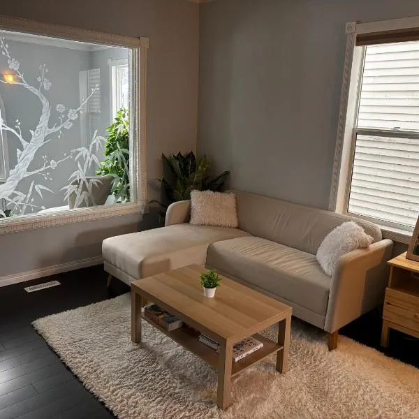 Character Home near Downtown and 17th Avenue, hôtel à Calgary