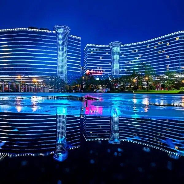 King Maker Grand Hotel-At the Gate of Tianmen Peak Cableway, hotel v destinaci Čang-ťia-ťie