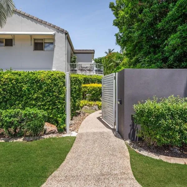 Noosaville Riverside Hideaway Lush gardens & River, hotel di Noosaville