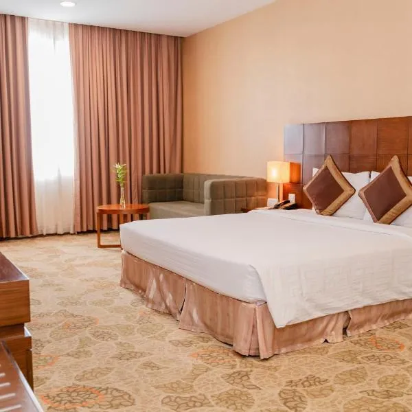 AURORA Hotel Plaza, hôtel à Biên Hòa