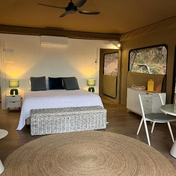 King Safari Tent 5, hotel in Nelly Bay