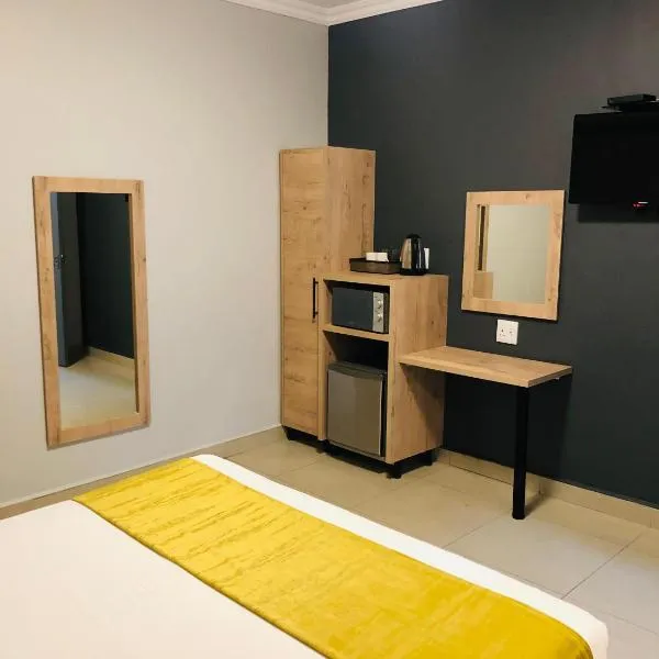 Bayside Self Catering and Hotel 14 Monty Naicker Pinestreet Durban, hotel i Durban