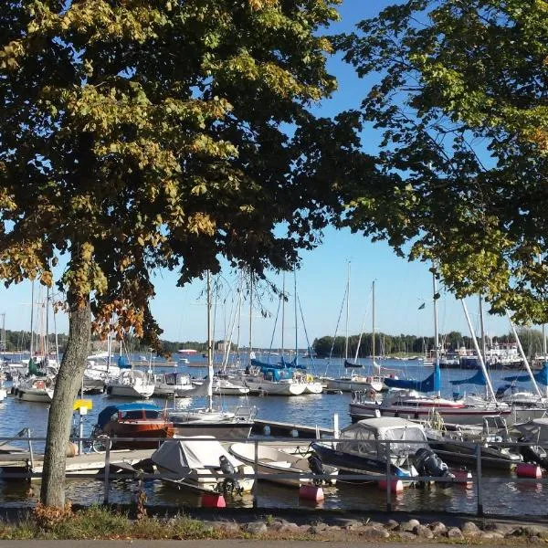 Seaside Downtown Apartment with private parking, hotel em Helsinque
