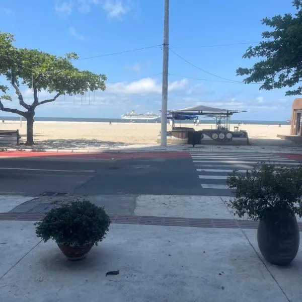 Apê de fundos em condo beira mar com garagem e Wi-Fi, hotel en Balneário Camboriú