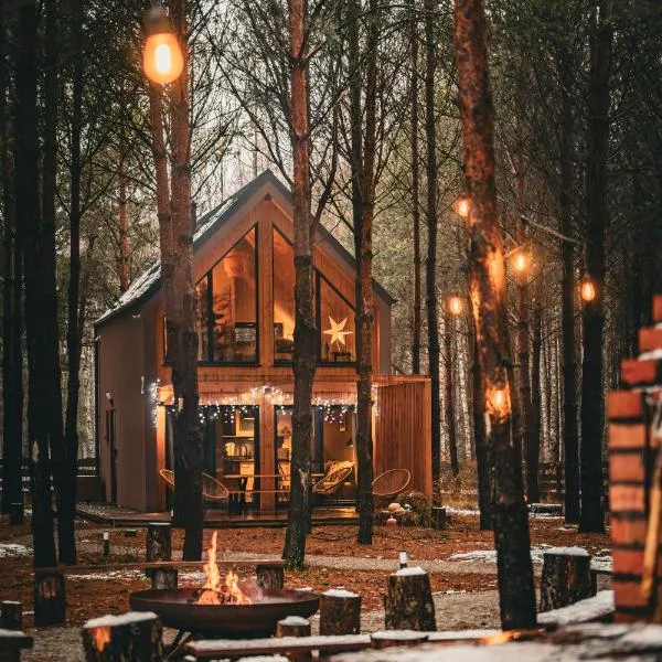 Osada LoveLaski - balia jacuzzi, sauna i kominek - całoroczne domki premium, hotel v destinaci Laski