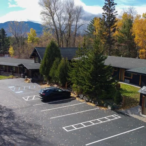 Adirondack Spruce Lodge, отель в городе Уилмингтон