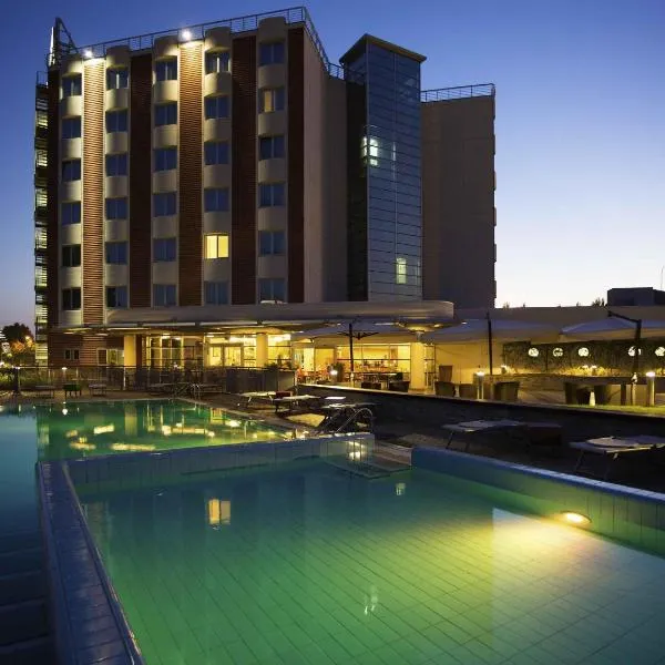 Novotel Salerno Est Arechi, hôtel à Salerne