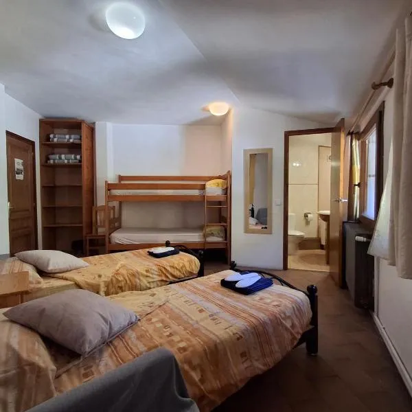 Mitja Pensió Hostal Pastuira Vallter 10, viešbutis mieste Setcases