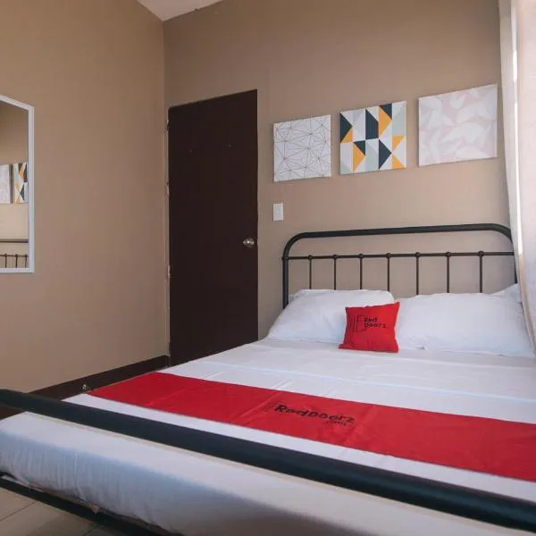 RedDoorz at Aurea Apartelle, hotel v destinaci Iloilo City