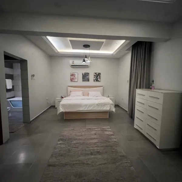 Al Hamra Sky Stay, hotel in Al Ḩamrāʼ