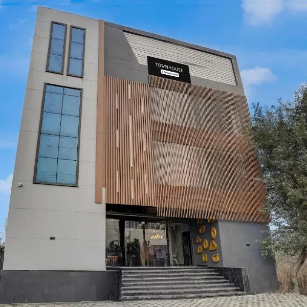 Townhouse Subharti University Meerut Formerly Hotel Celebration, Hotel in Panchli