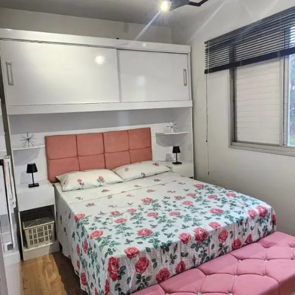 Quarto em apartamento compartilhado no Jabaquara para mulheres e casal, hotel in Sao Paulo