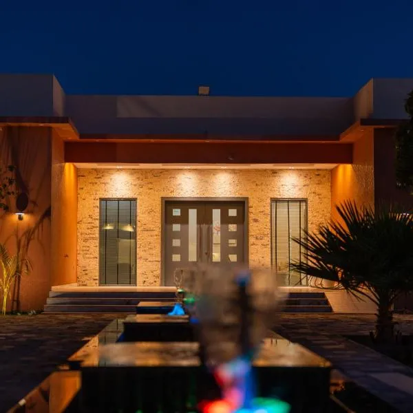 Private Oasis In Barka Gardens, playgrounds & Pools, perfect family Gateway, hotel u gradu 'Murayjāt'