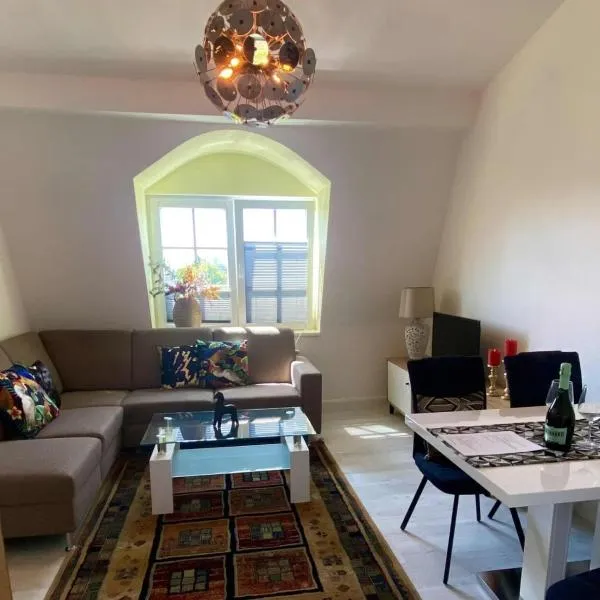 Schön gelegene und gemütliche Ferienwohnung am Weserufer, hótel í Breme