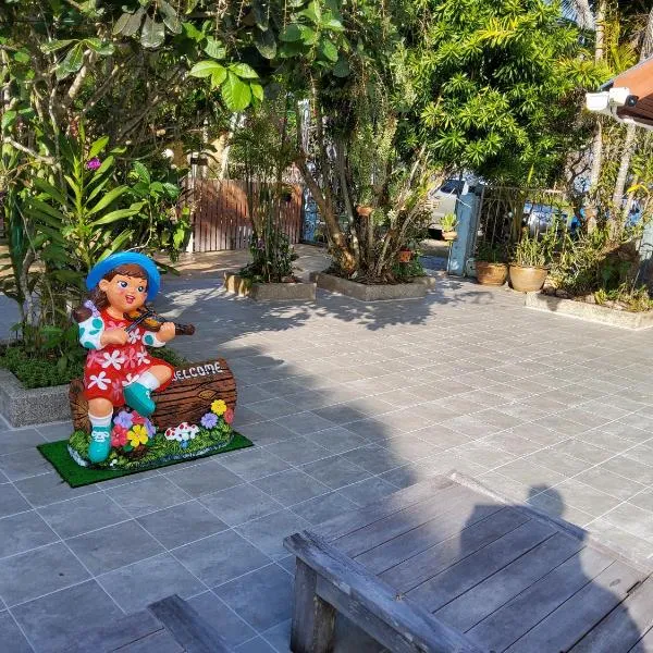 Blue Beach Bungalow, отель в городе Банг-Сапхан-Ной