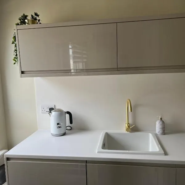 Modern two bedroom apartment, hotel v Edinburghu
