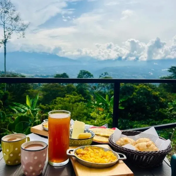 Café y sueños Cabaña Jacuzi externo, hotel di Silvania