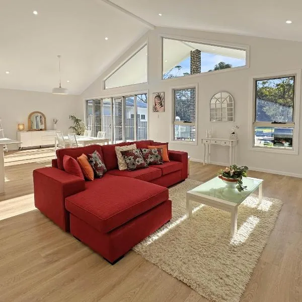 SussexGardenStays - Jervis Bay Beaches - NEW SHARE Home - 4xQueenBedrooms - PrivateBathroom-Brm1 - SharedBathroom-Brm2,Brm3,Brm4, Hotel in Sussex Inlet