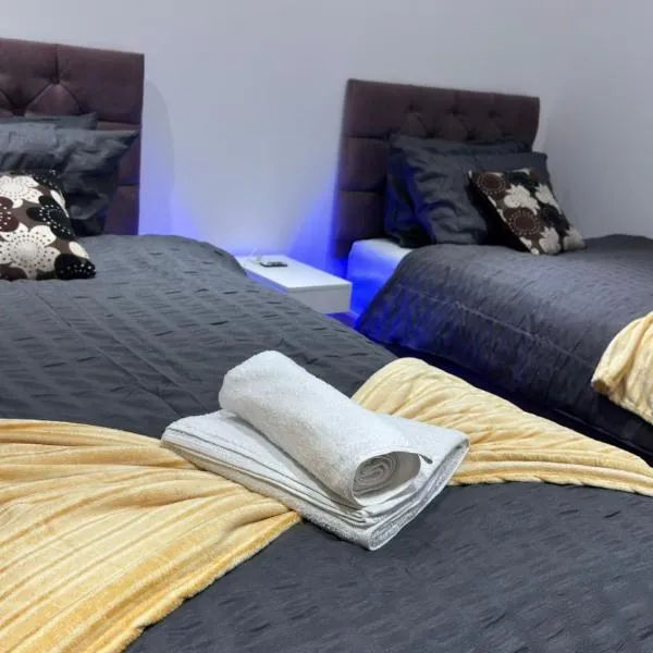 Chic Above Store, hotel in Tredegar