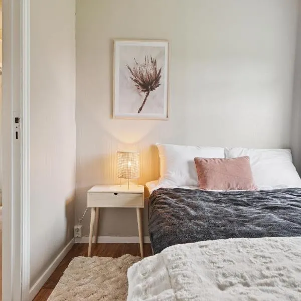 Stylish Private Rooms in Lofoten Guesthouse, hotell i Leknes
