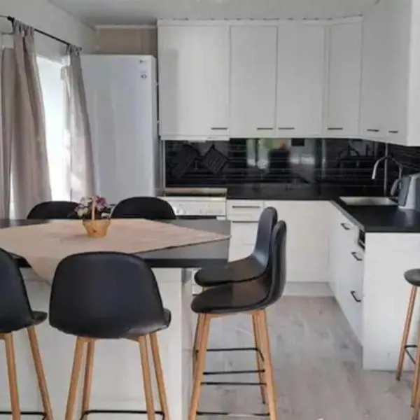 Sentralt beliggende leilighet, hotel a Hammerfest