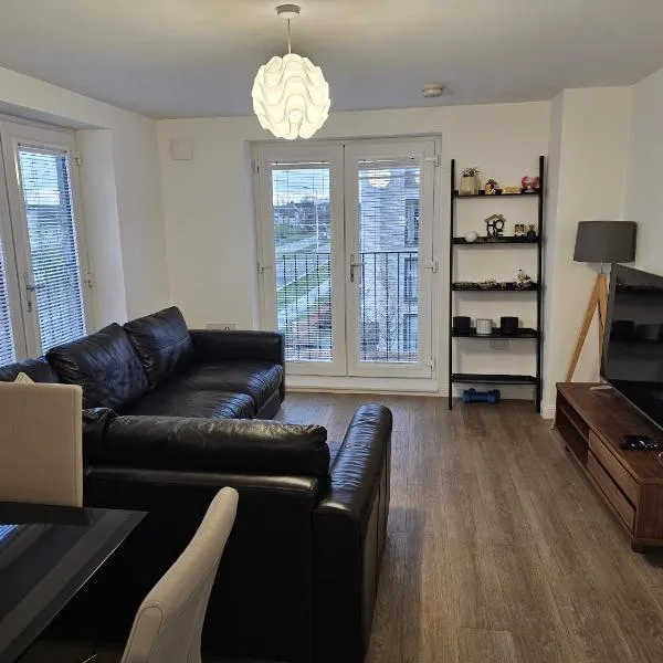 Viesnīca Stylish 2-Bed Flat with Open-Plan Living plus Parking Edinburgā