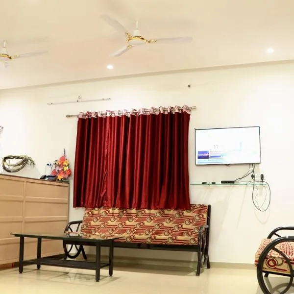 Paresh Holiday Resort, hotel di Shingāit